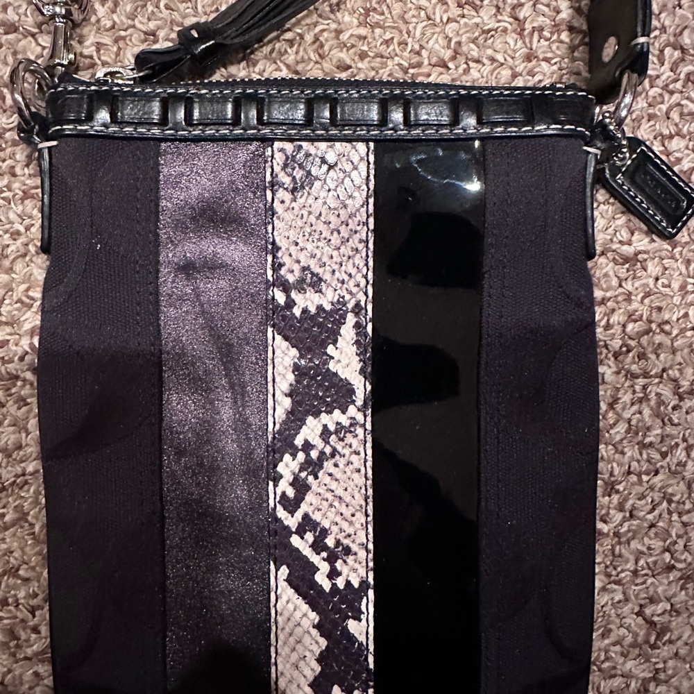 Coach Signature Black Python Embossed Purse - Picture 4 of 8